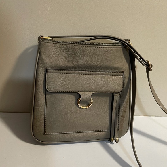 Apt 9 gray crossbody with pockets on the inside and one pocket on the front. - Picture 5 of 5